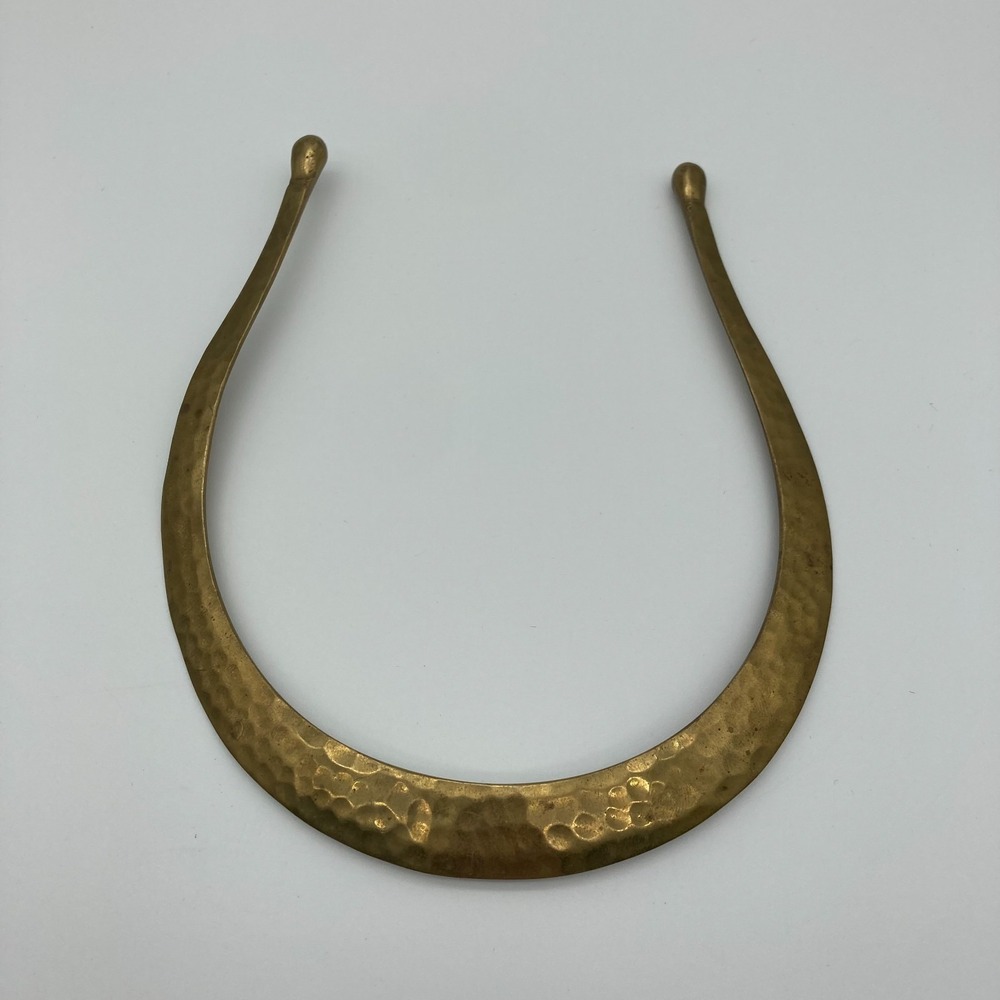 Vintage Hammered Brass Torque Collar Necklace | Mid-Century Modernist Choker - Picture 2 of 9